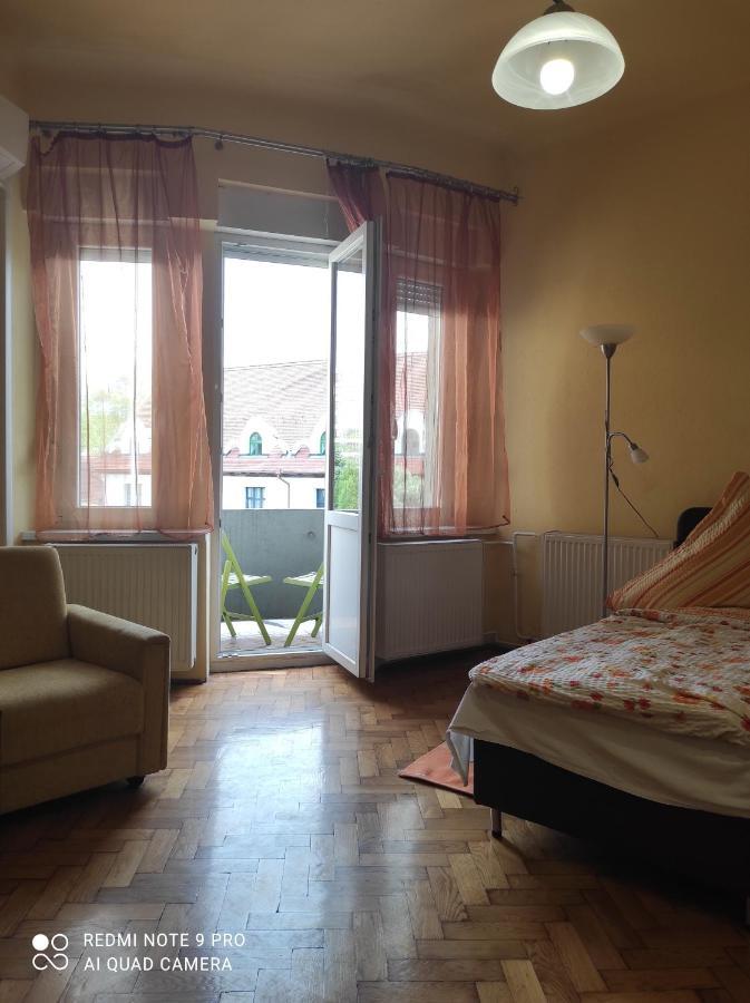 Anna Apartmanok Печ Екстер'єр фото